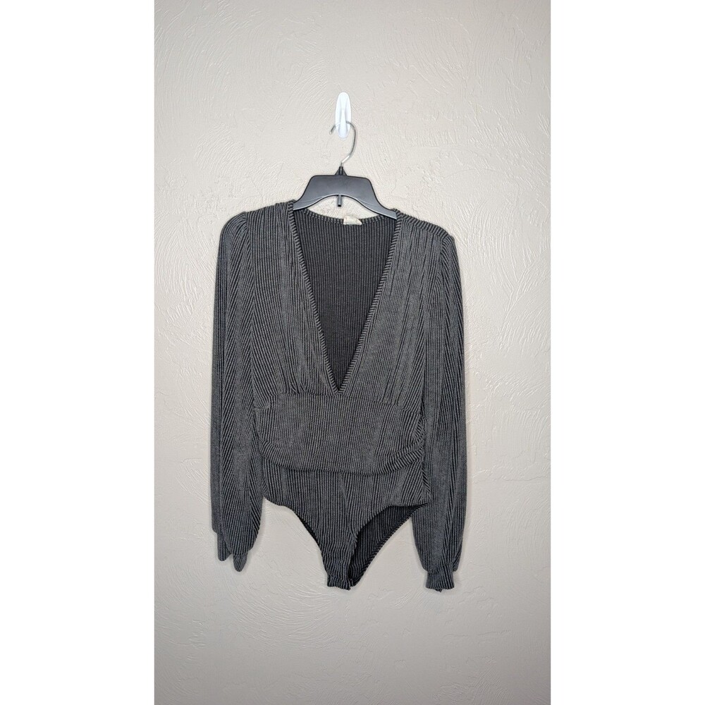 Blue Buttercup Boutique Womens Large Gray Black Ribbed Balloon Sleeve Bodysuit